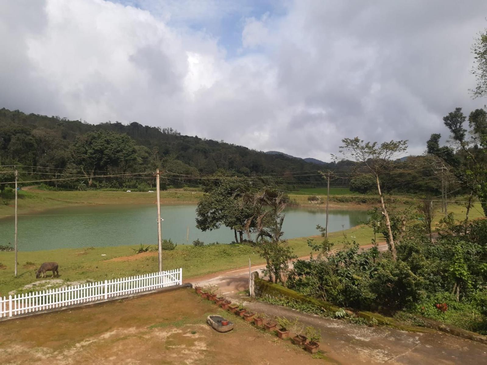 Athena Homestay Somvārpet Exteriör bild