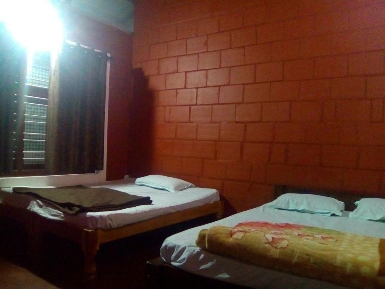 Athena Homestay Somvārpet Exteriör bild