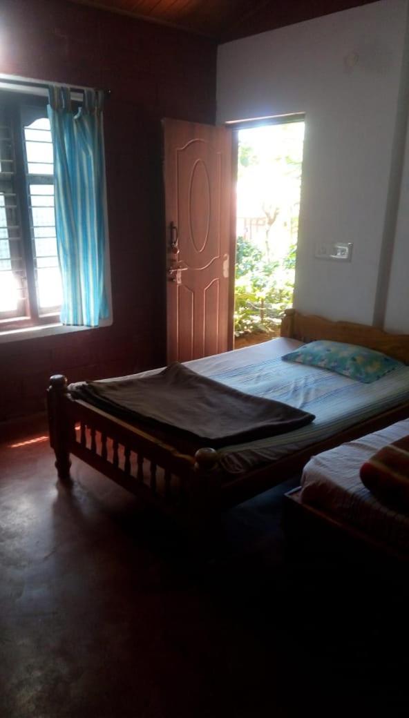 Athena Homestay Somvārpet Exteriör bild