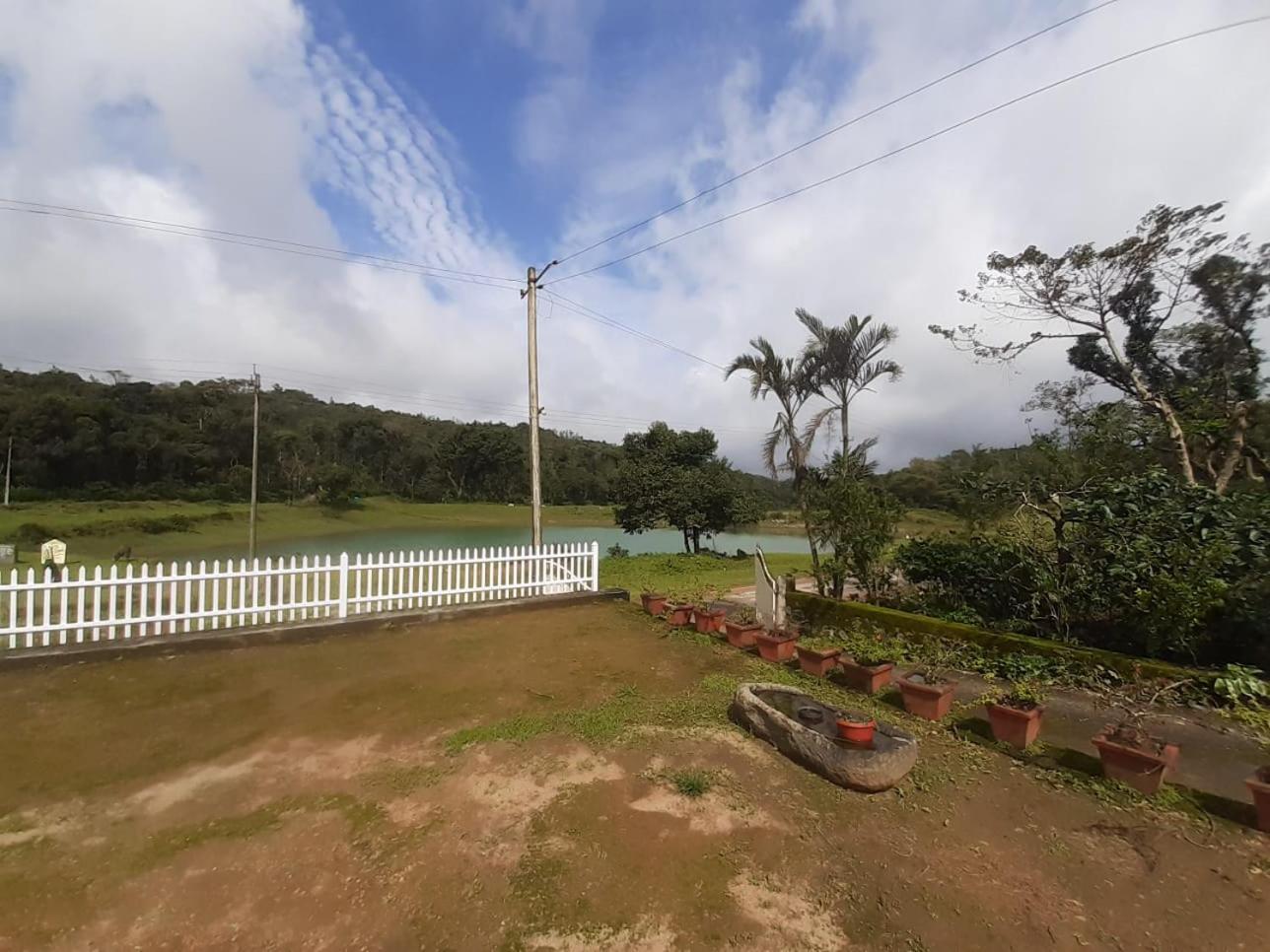 Athena Homestay Somvārpet Exteriör bild